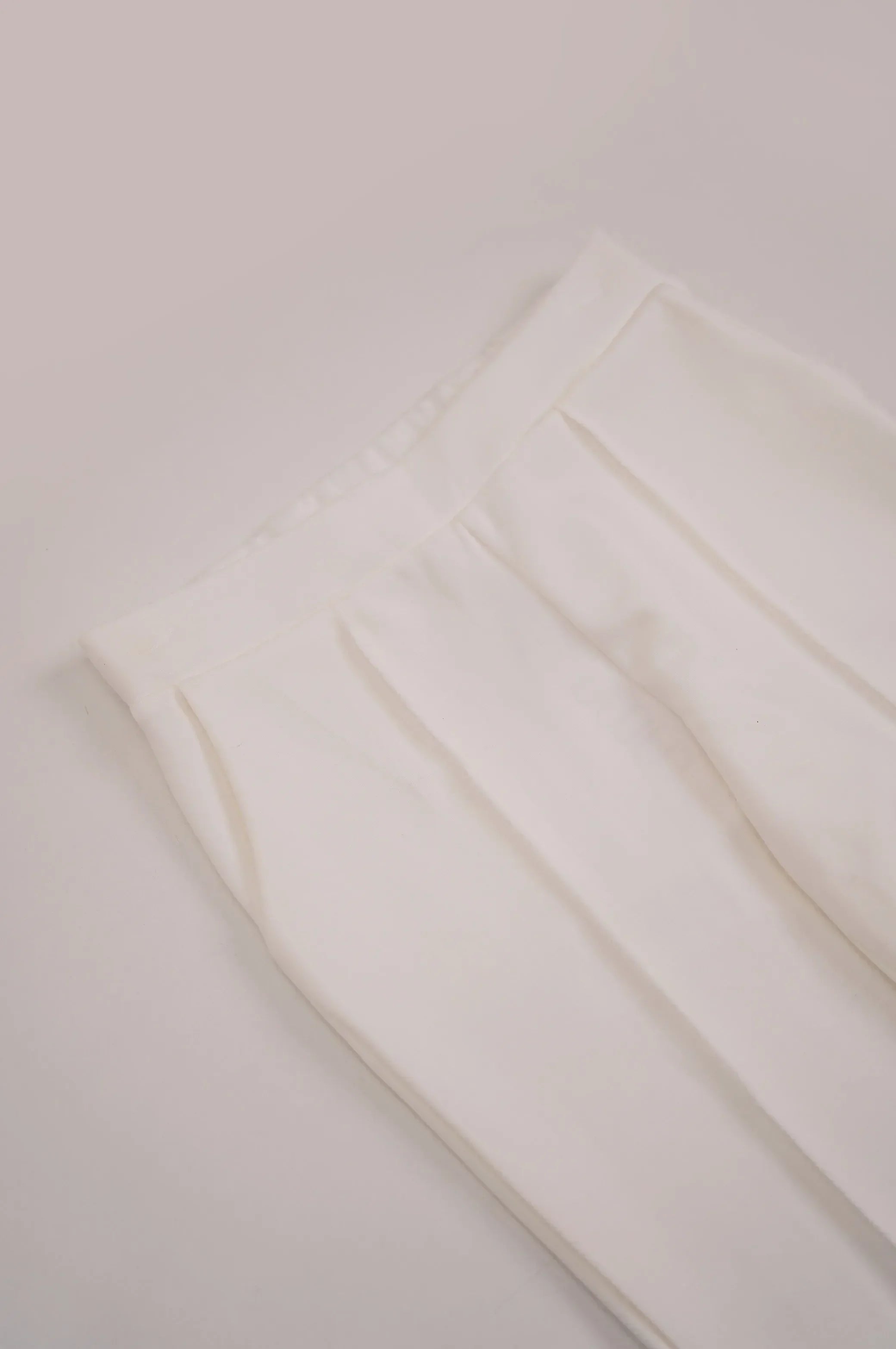 WHITE STRAIGHT EASY SLACKS