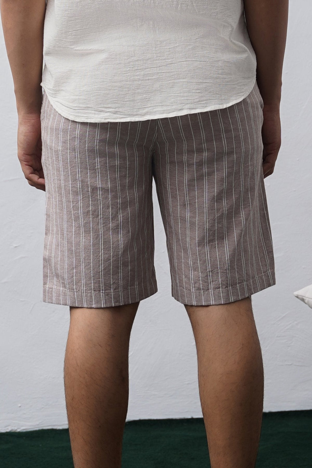 BEIGE STRIPED SHORTS WITH LINEN