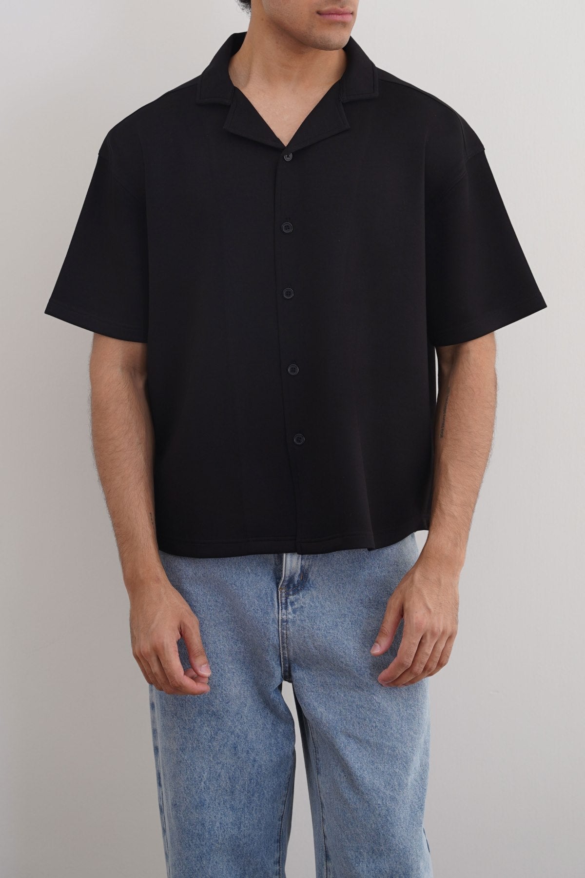 BLACK KNITTED RESORT SHIRT
