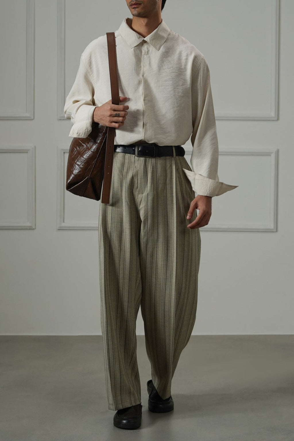 BEIGE BAGGY PLEATED PANTS