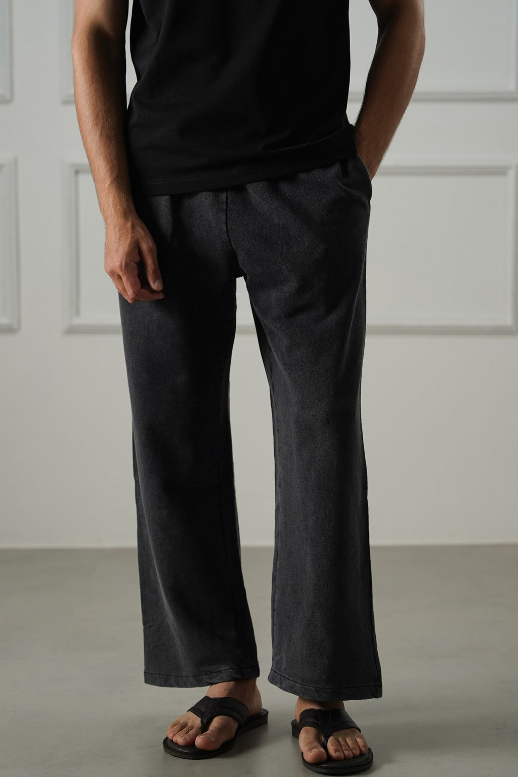 MINIMAL STRAIGHT-LEG PANTS