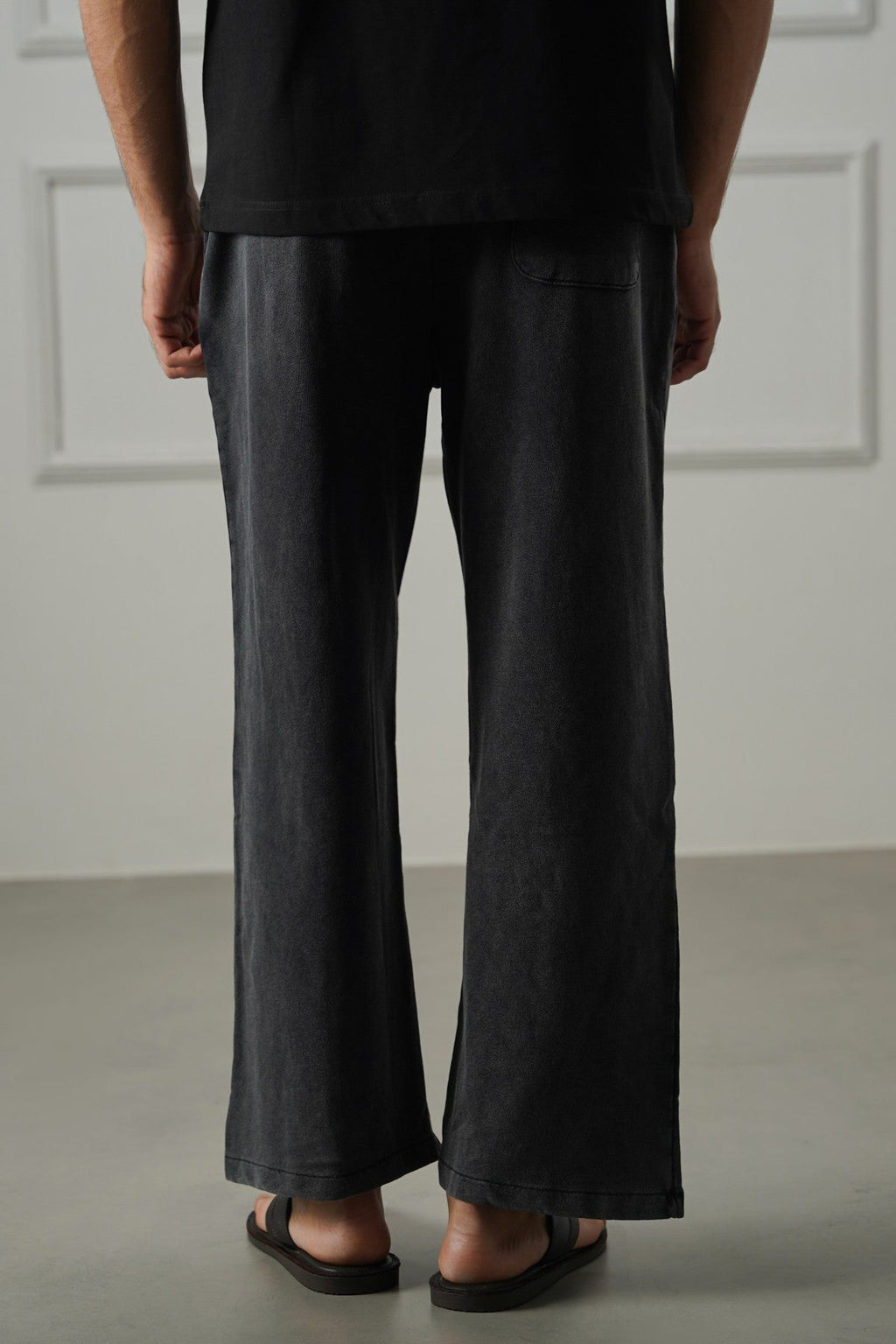 MINIMAL STRAIGHT-LEG PANTS