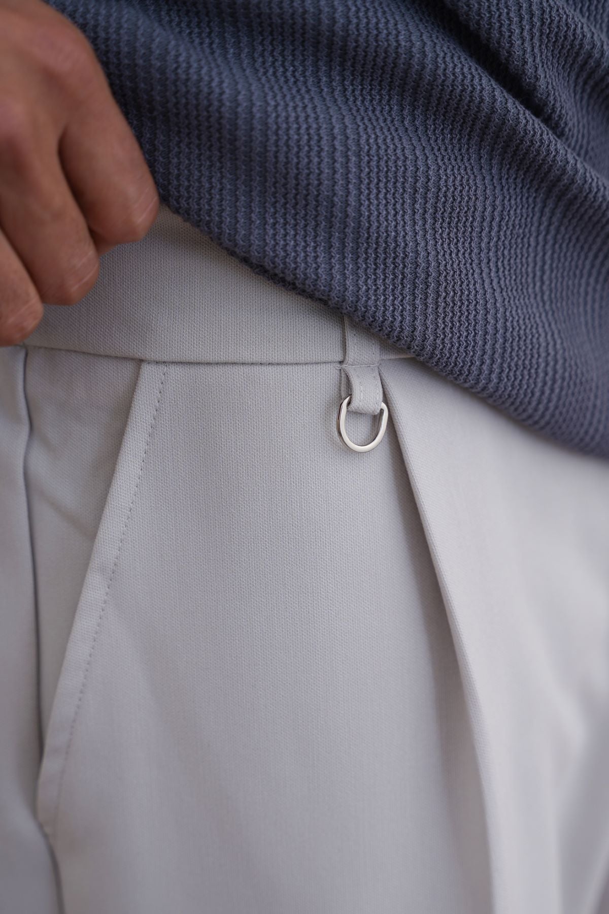 IVORY PLEATED PANTS