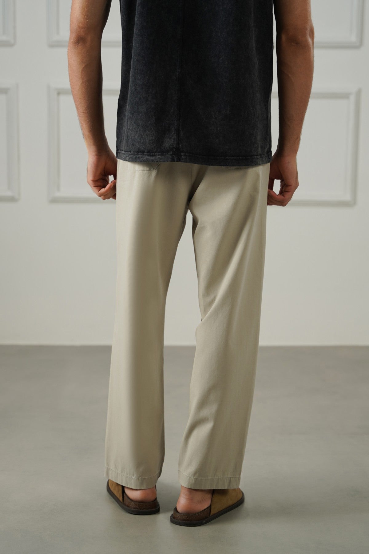 BEIGE EASY PLEATED PANTS