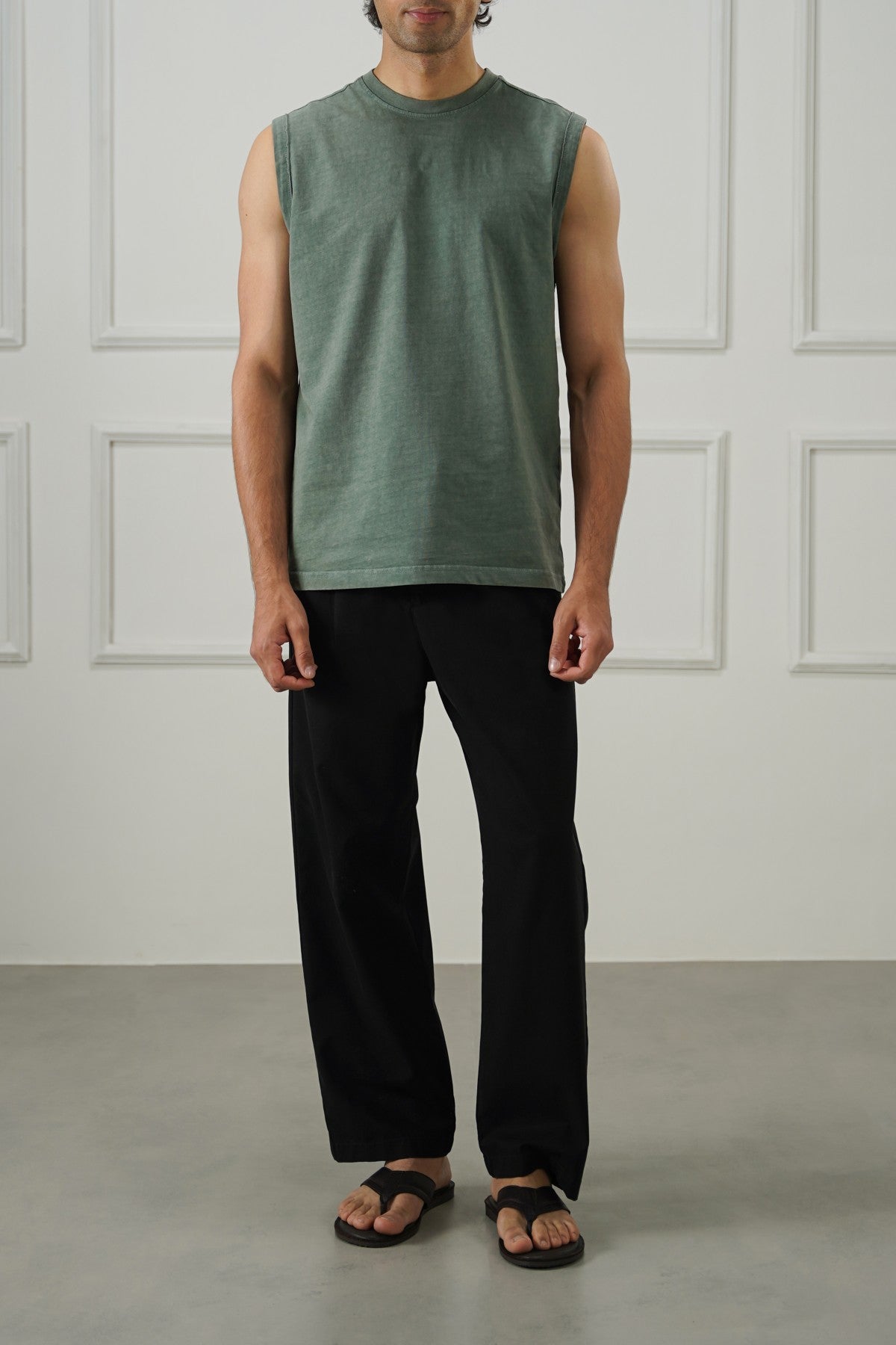 BLACK EASY PLEATED PANTS