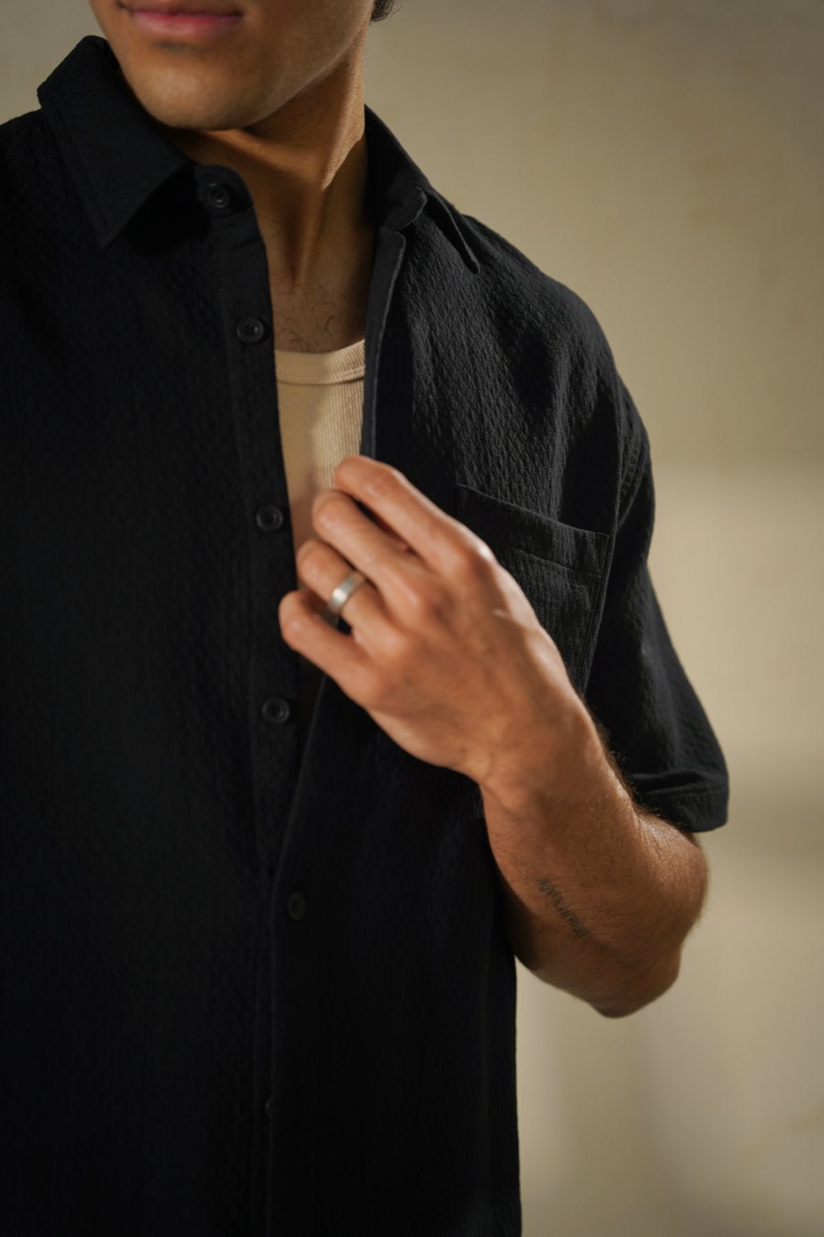 BLACK ESSENTIAL JACQUARD SHIRT