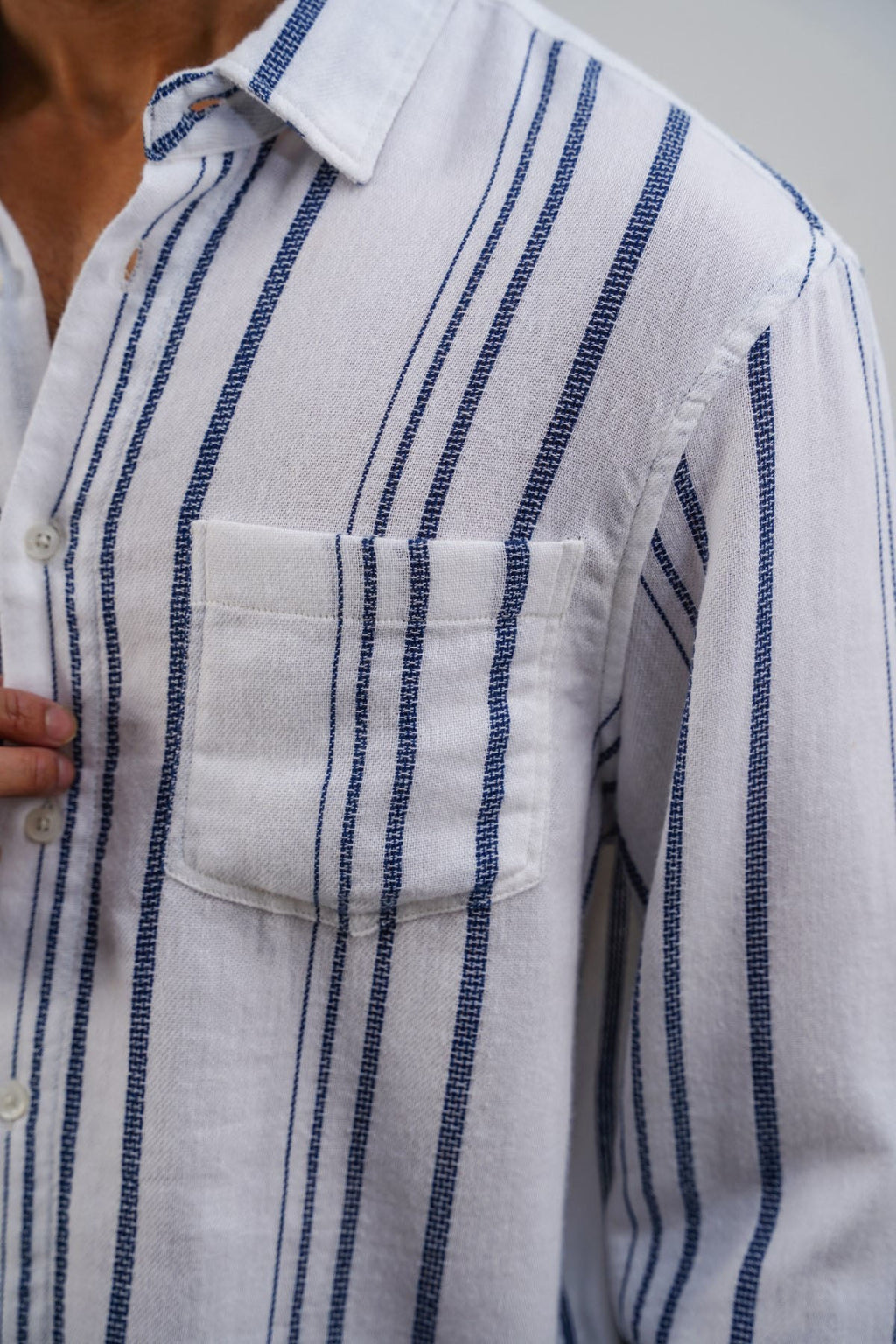 WHITE STRIPED DOBBY SHIRT
