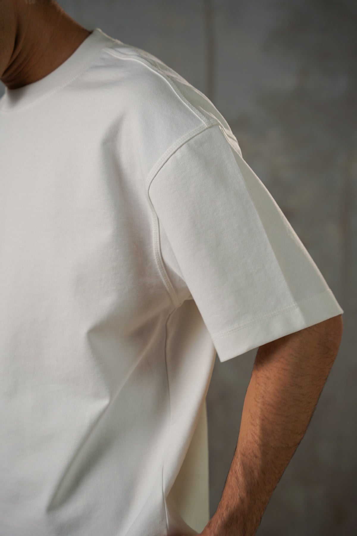 WHITE EVERYDAY TEE