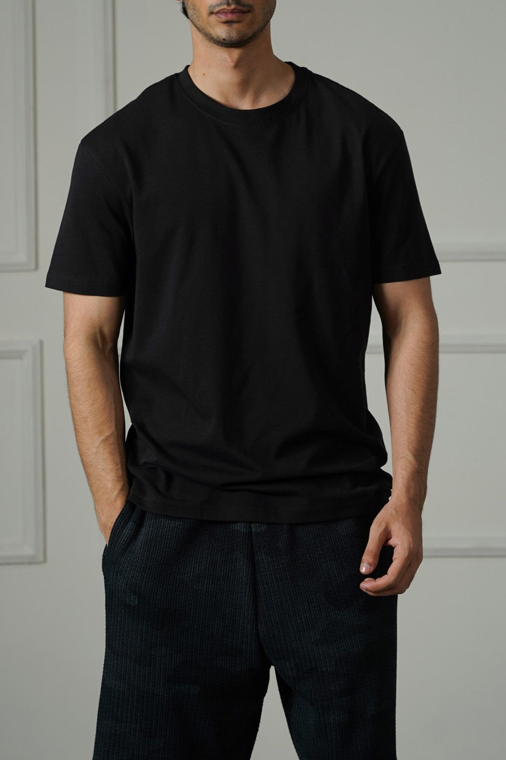 BLACK SLIMFIT TEE