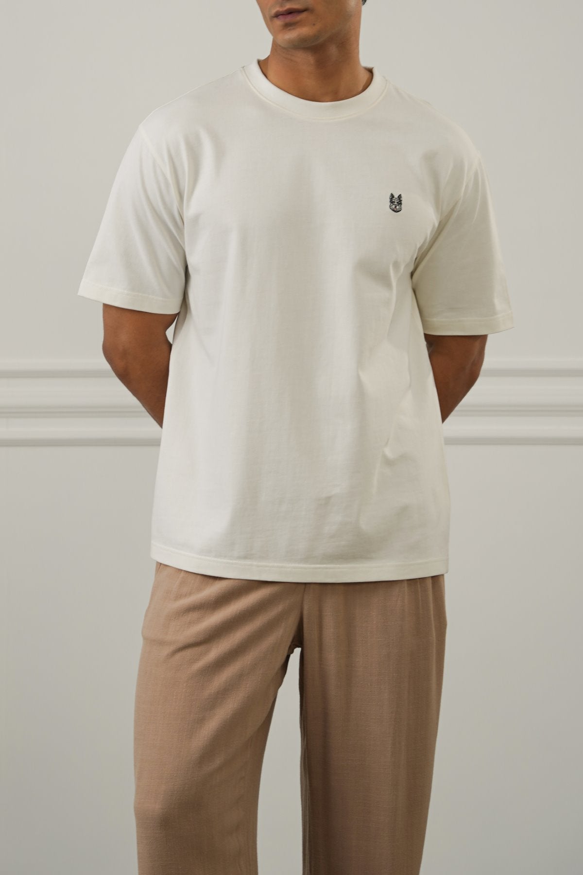 WHITE EMBROIDERED LOGO TEE