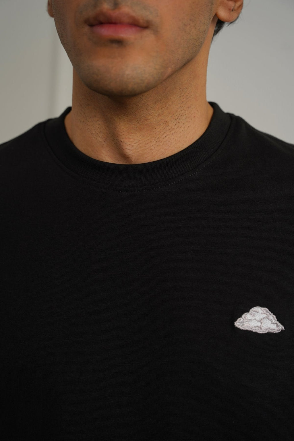 BLACK ON CLOUD 9 TEE