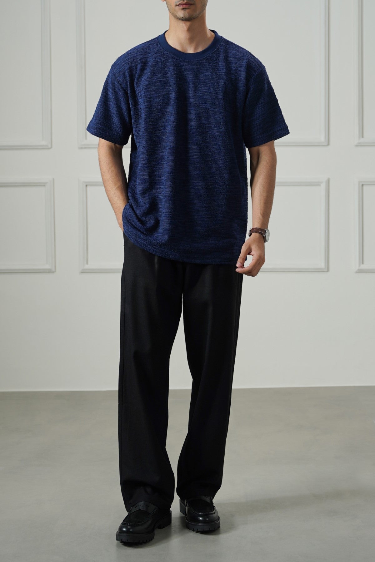 NAVY BUCKLE TEE