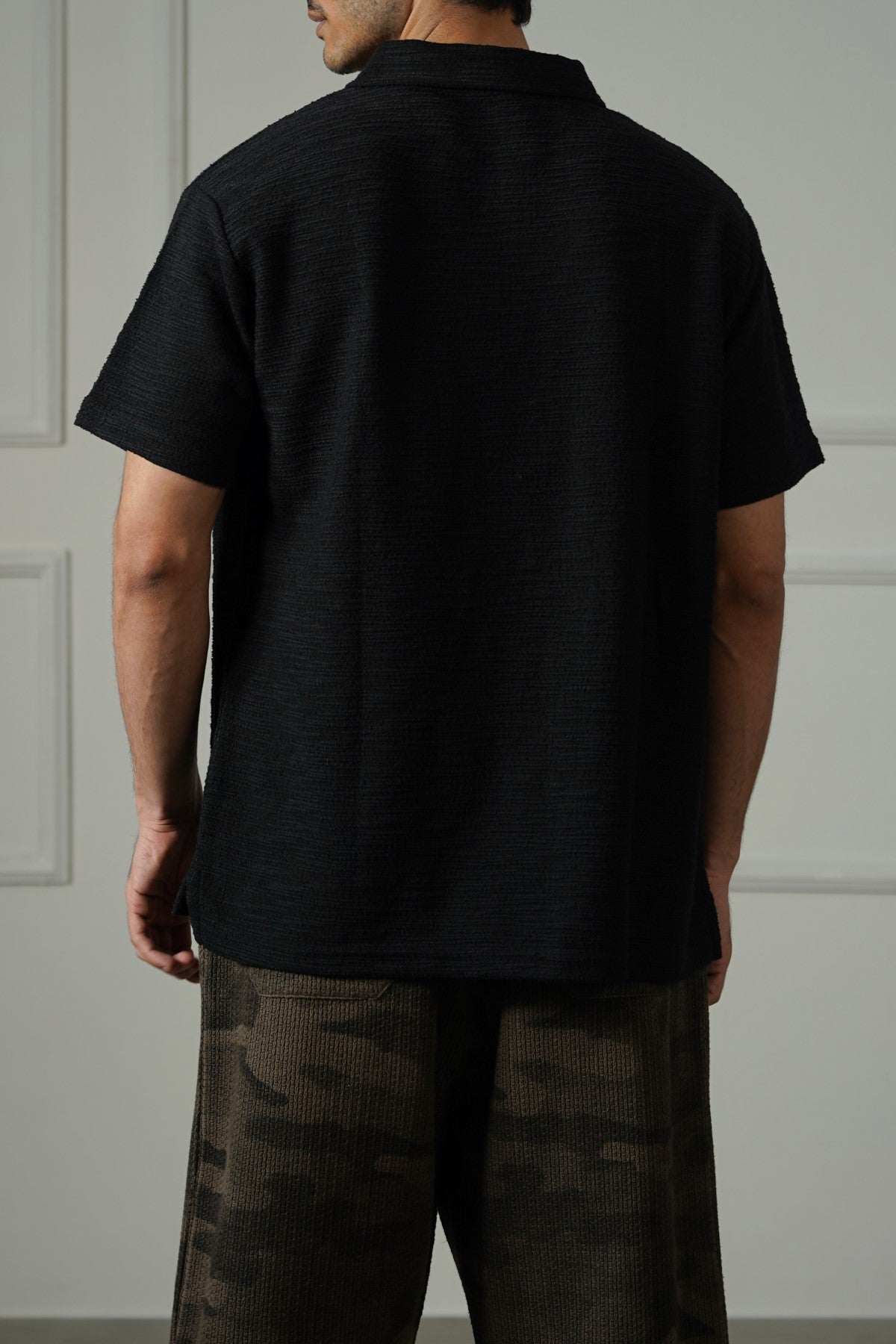 BLACK TEXTURED ZIPPER POLO