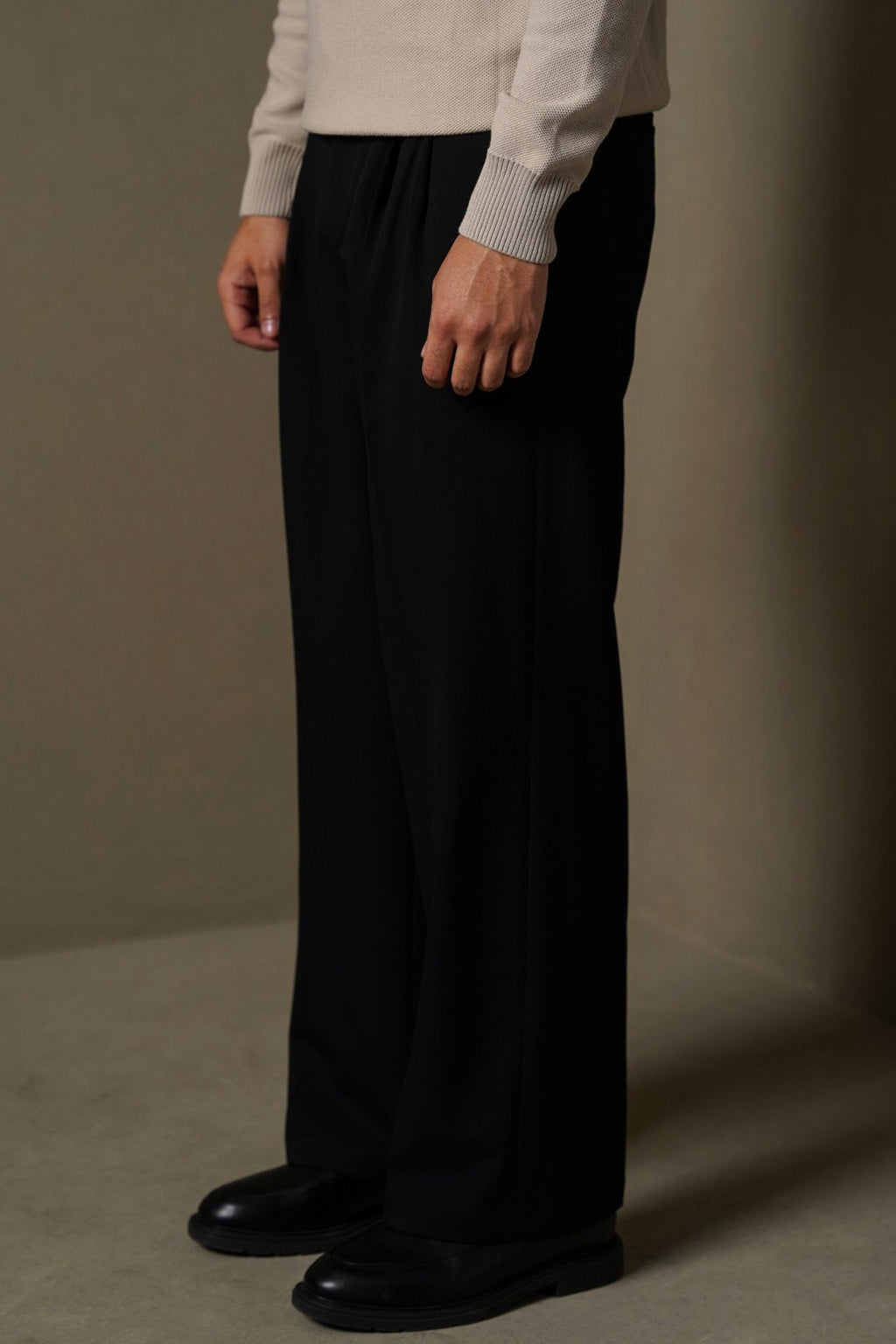 BLACK 3D PLEATED PANTS