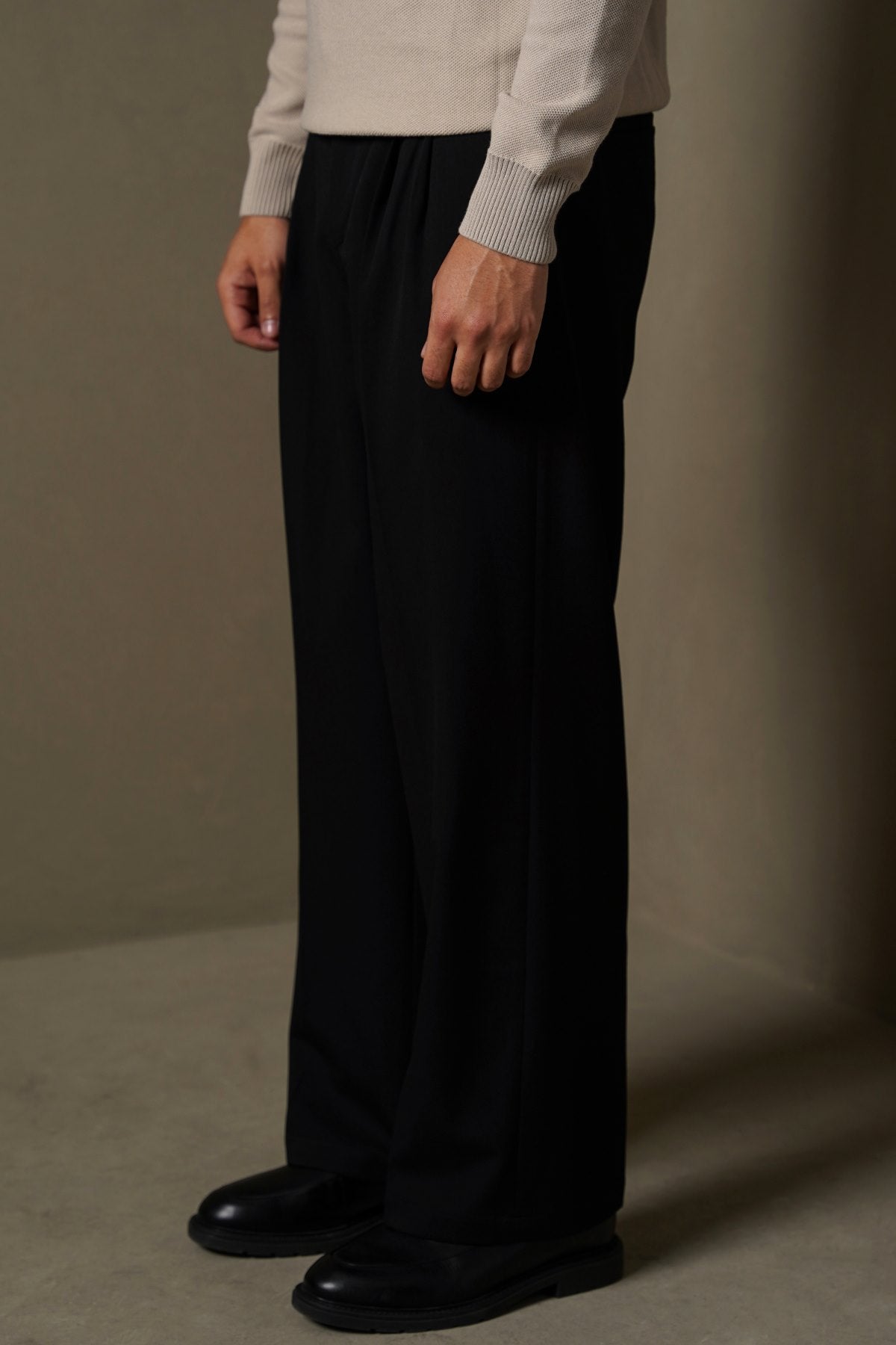 BLACK 3D PLEATED PANTS
