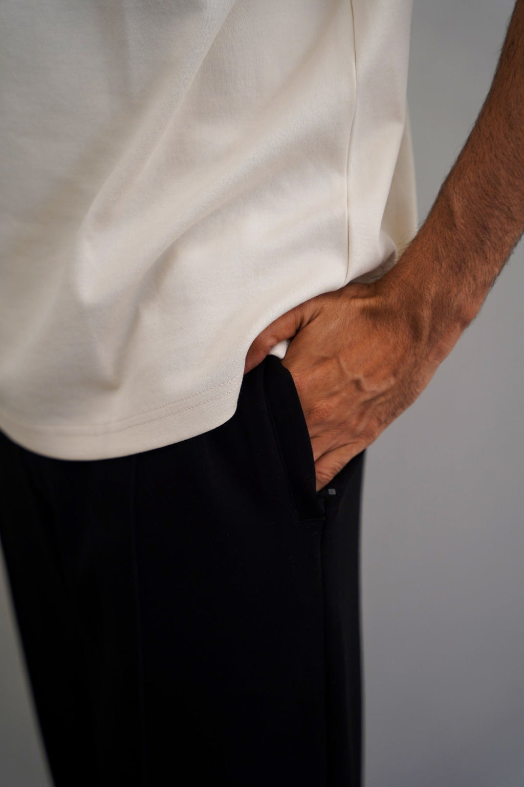 BLACK EASY PLEATED TROUSERS