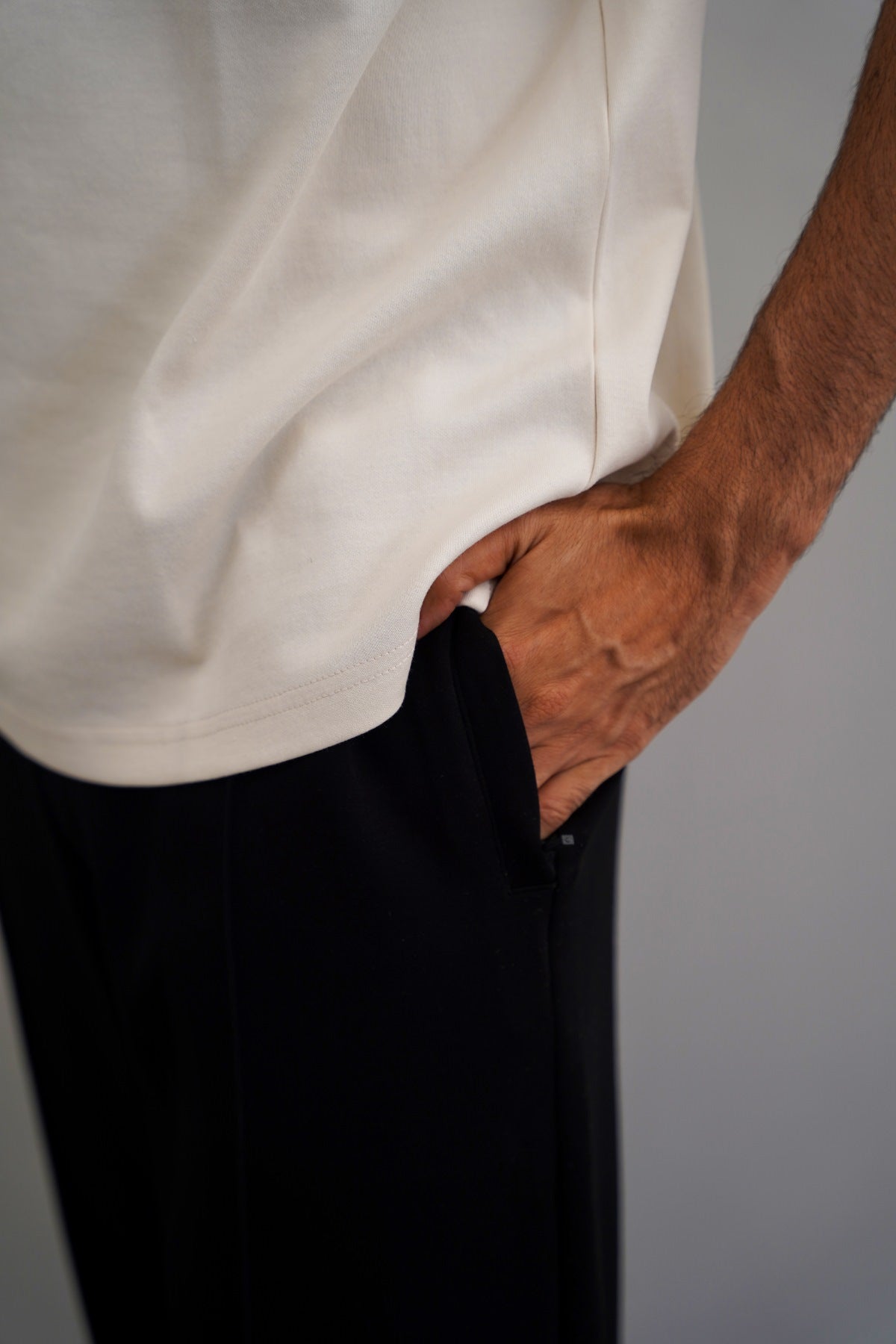 BLACK EASY PLEATED TROUSERS