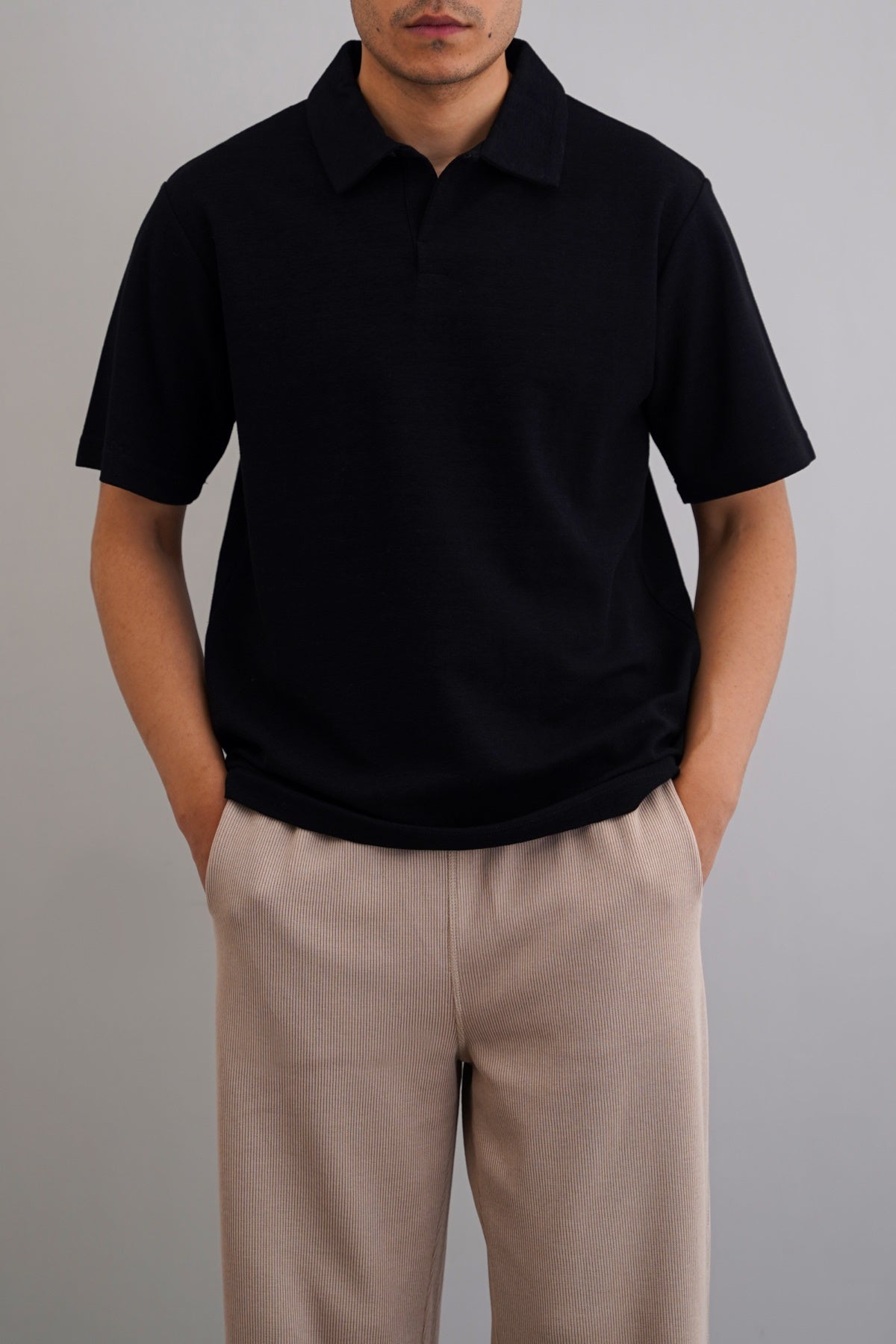 BLACK TEXTURED ESSENTIAL POLO