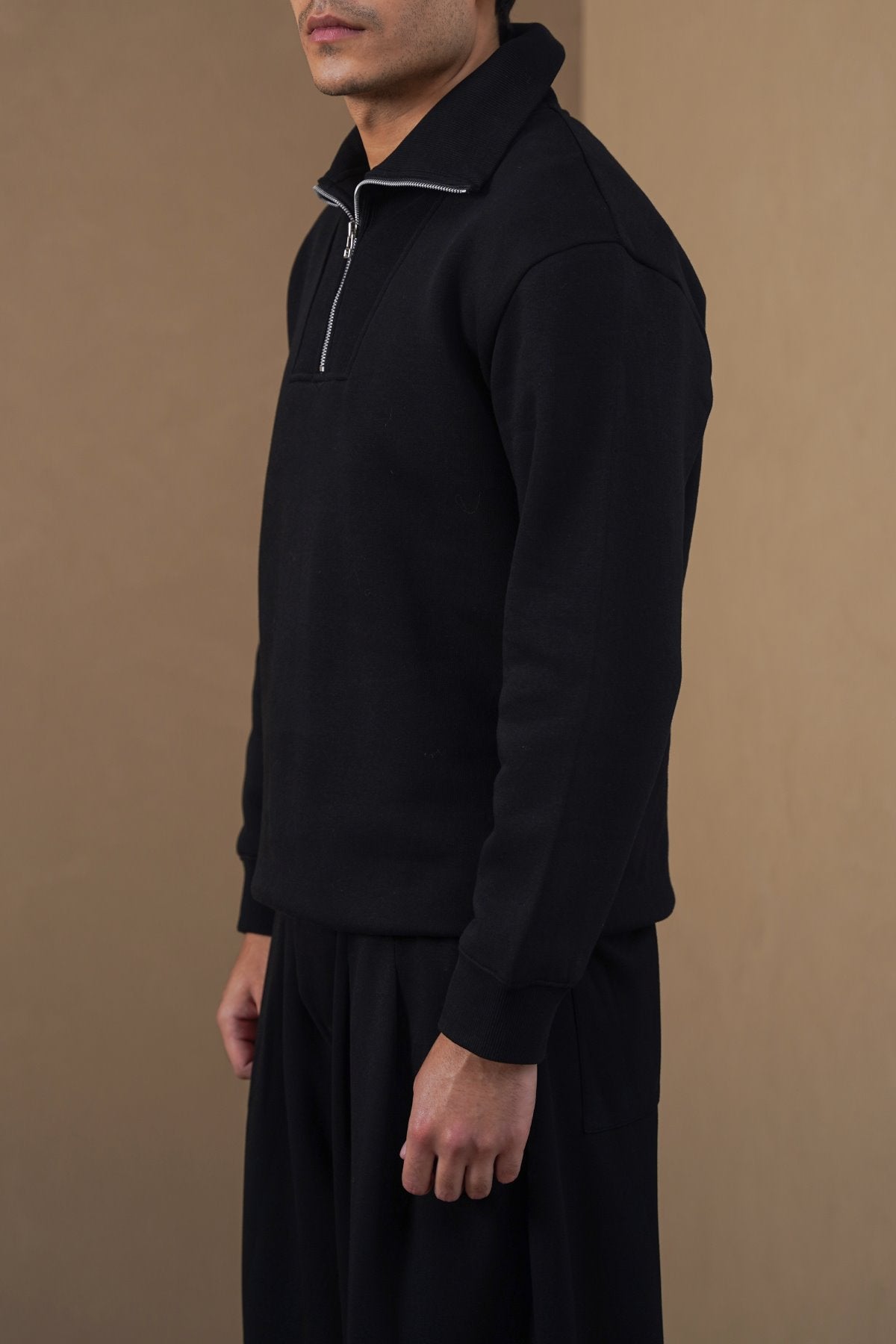 BLACK FIELD DAY SWEATSHIRT