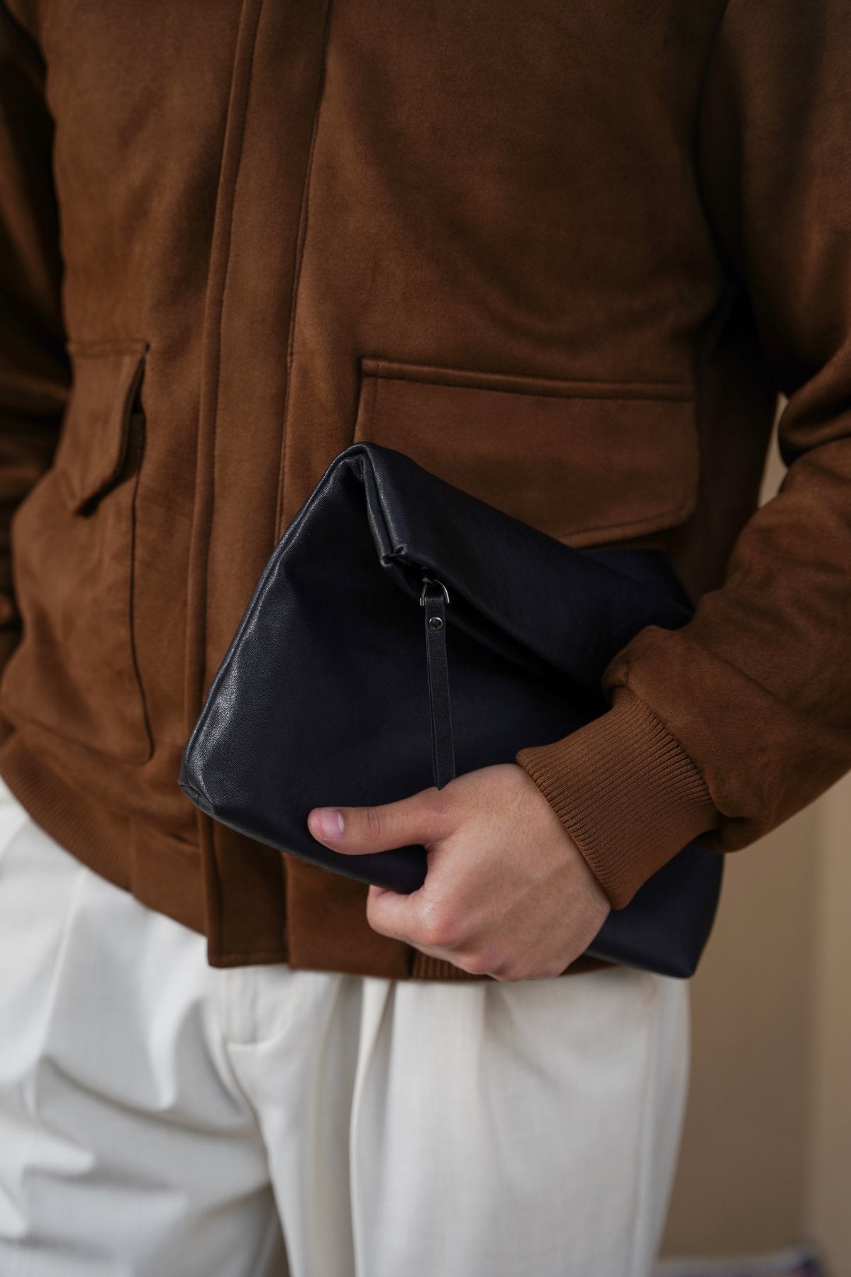 BLACK MONO POUCH