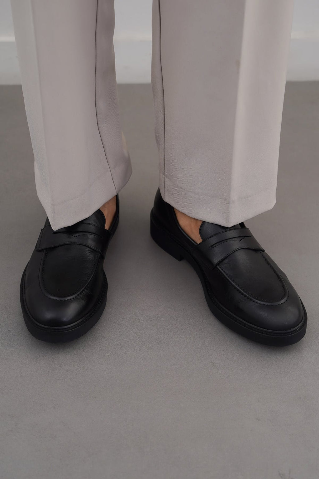 BLACK CLASSIC LEATHER LOAFERS