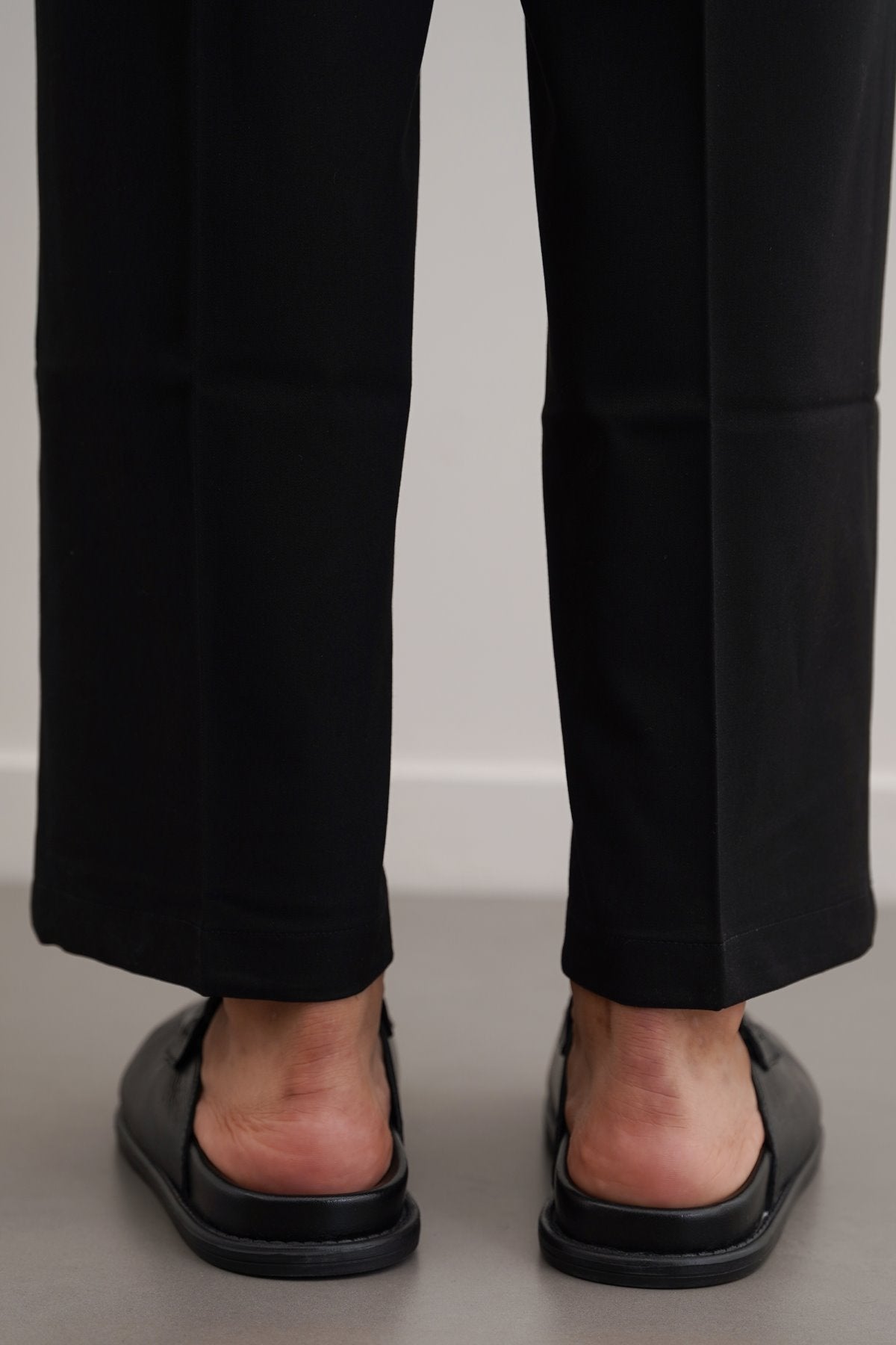 BLACK GRAIN LEATHER MULES