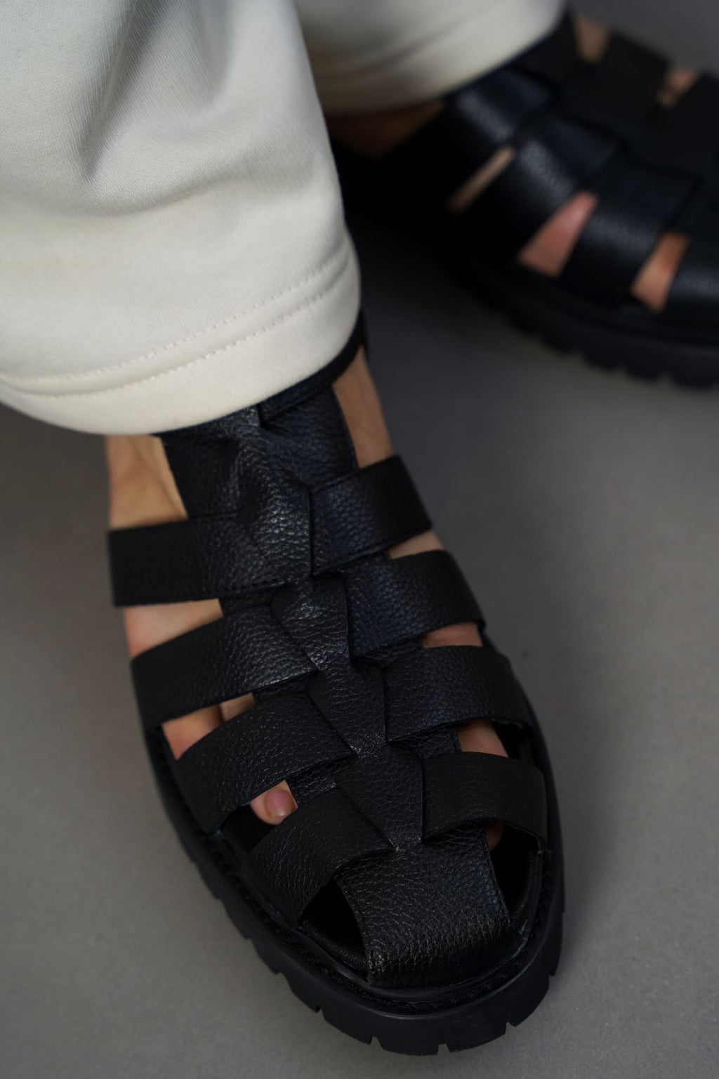 BLACK LEATHER FISHERMAN SANDALS