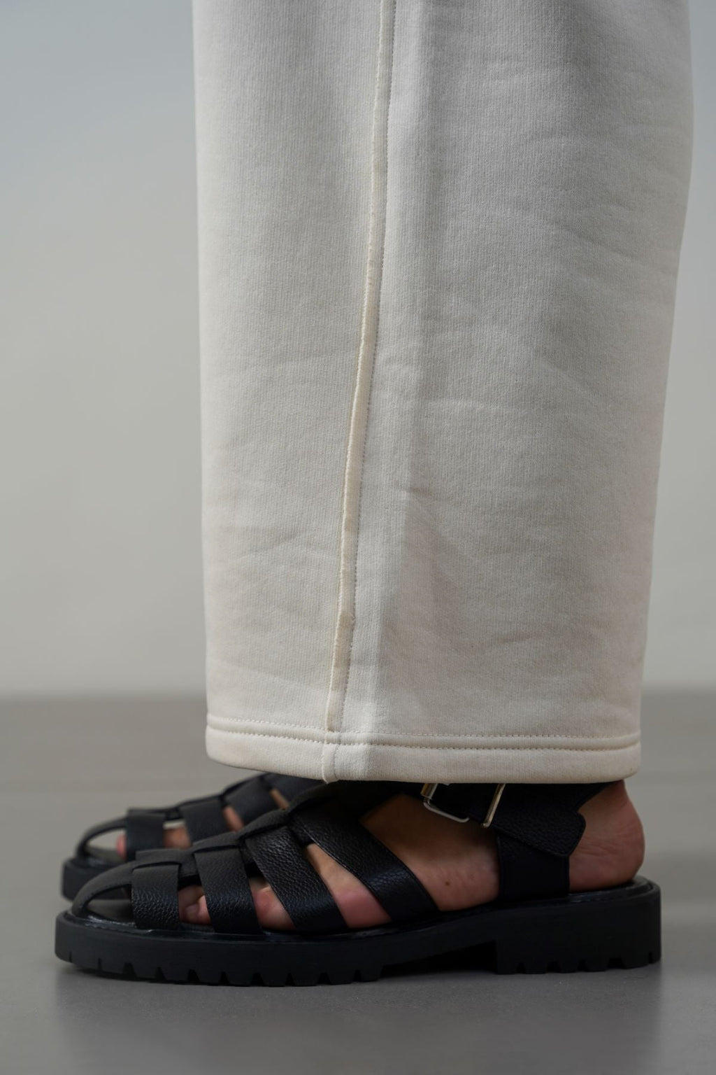 BLACK LEATHER FISHERMAN SANDALS