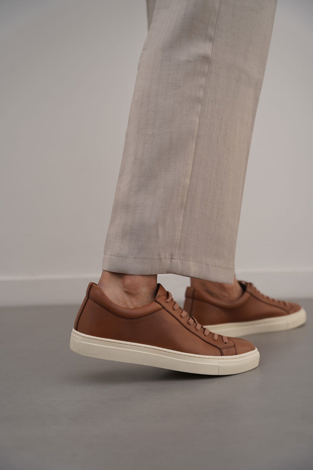 TAN LEATHER SNEAKERS