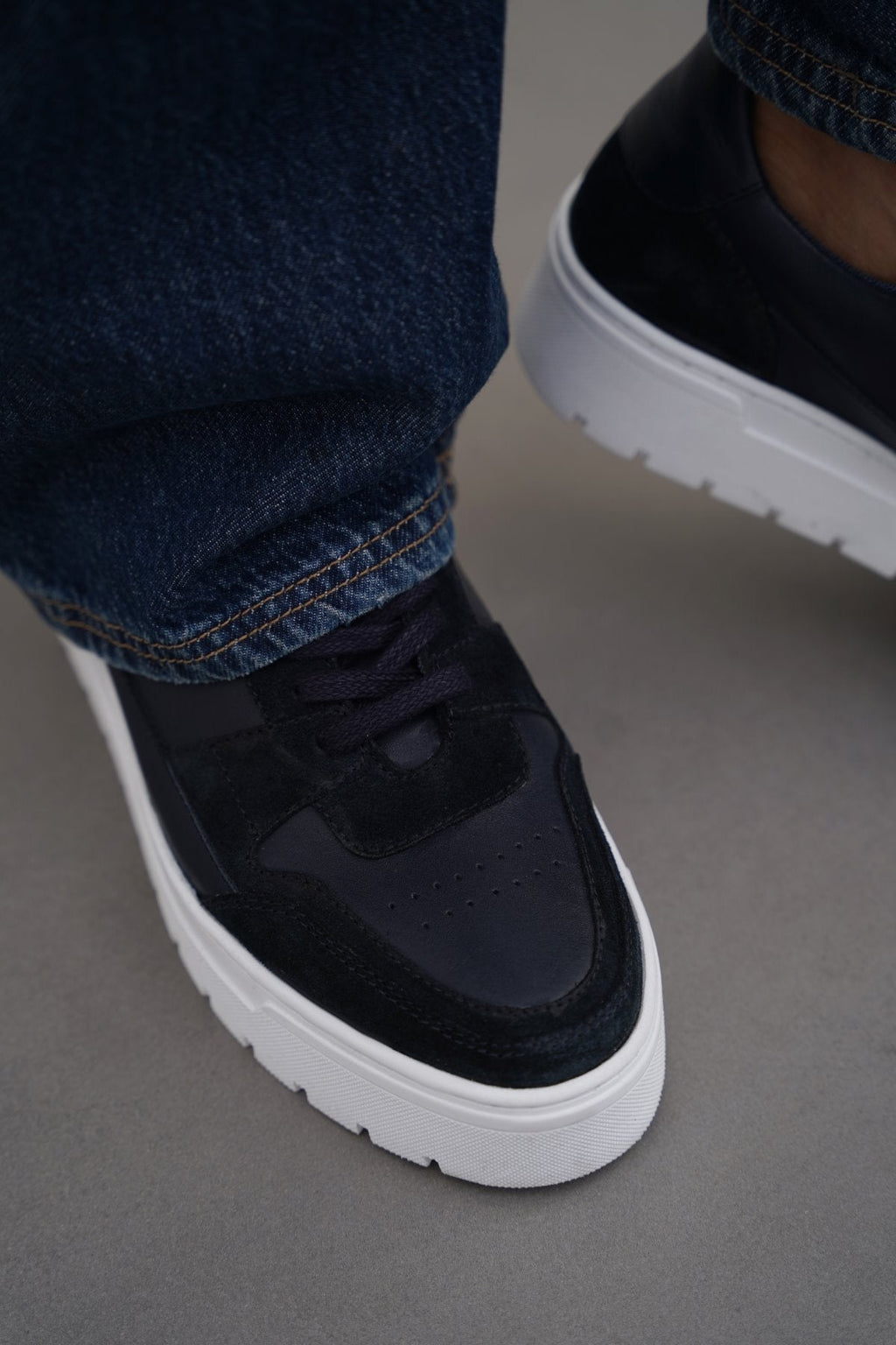 NAVY LEATHER CHUNKY SNEAKERS