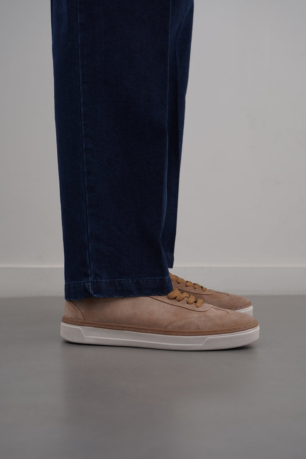 BEIGE LACE-UP LEATHER SNEAKERS