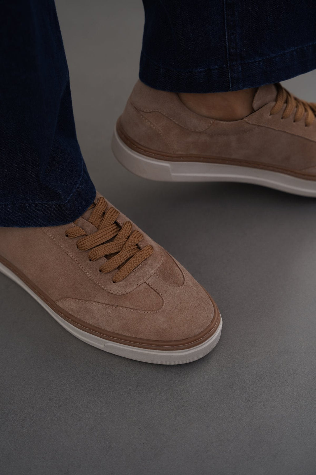 BEIGE LACE-UP LEATHER SNEAKERS