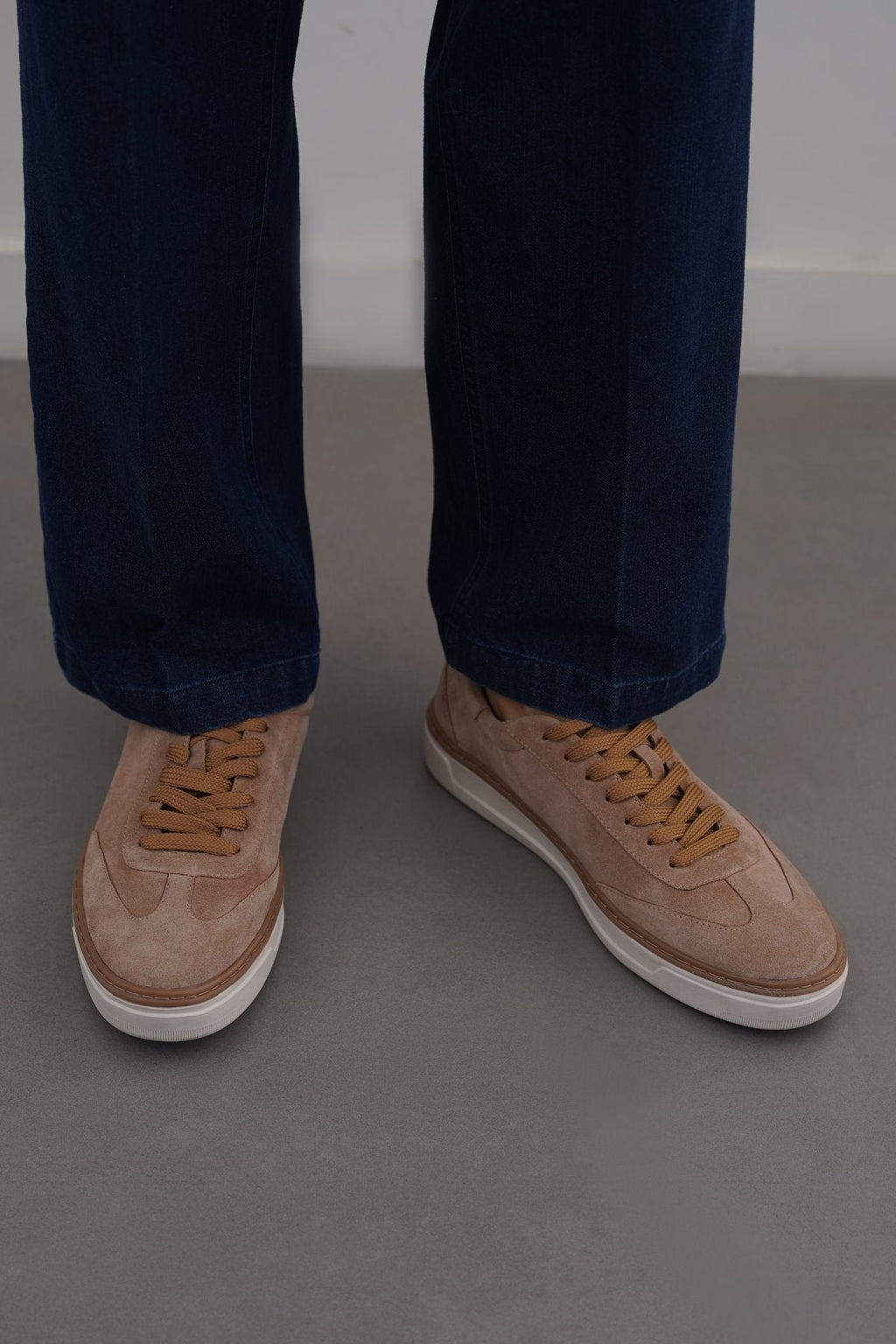 BEIGE LACE-UP LEATHER SNEAKERS