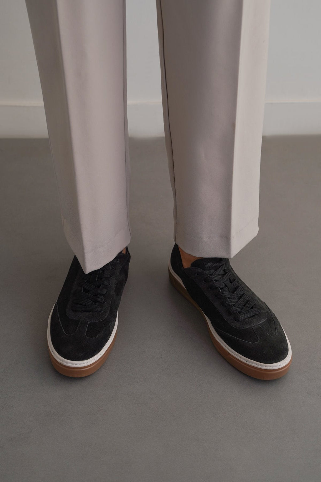 BLACK LACE-UP LEATHER SNEAKERS