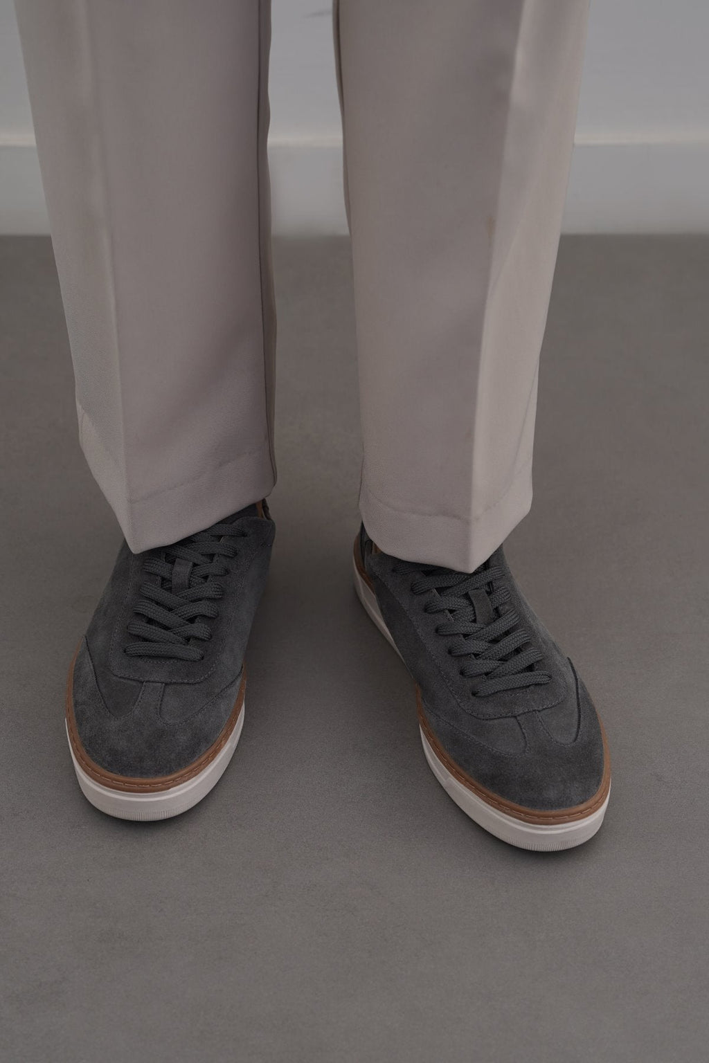 GREY LACE-UP LEATHER SNEAKERS