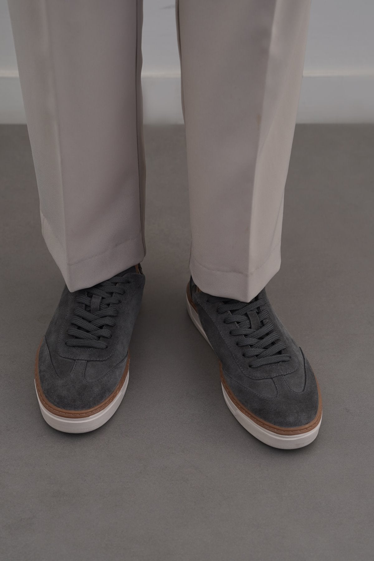 GREY LACE-UP LEATHER SNEAKERS