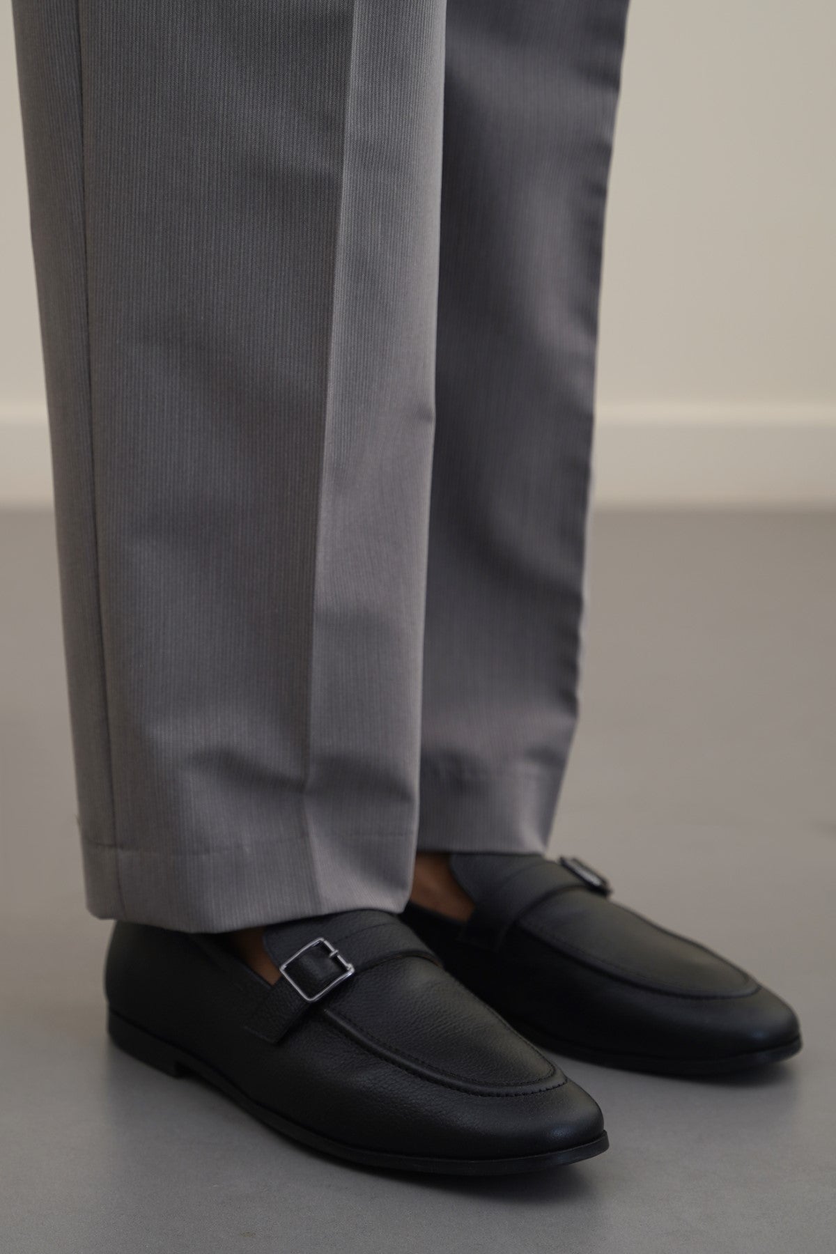 BLACK SMART BUCKLE LOAFERS