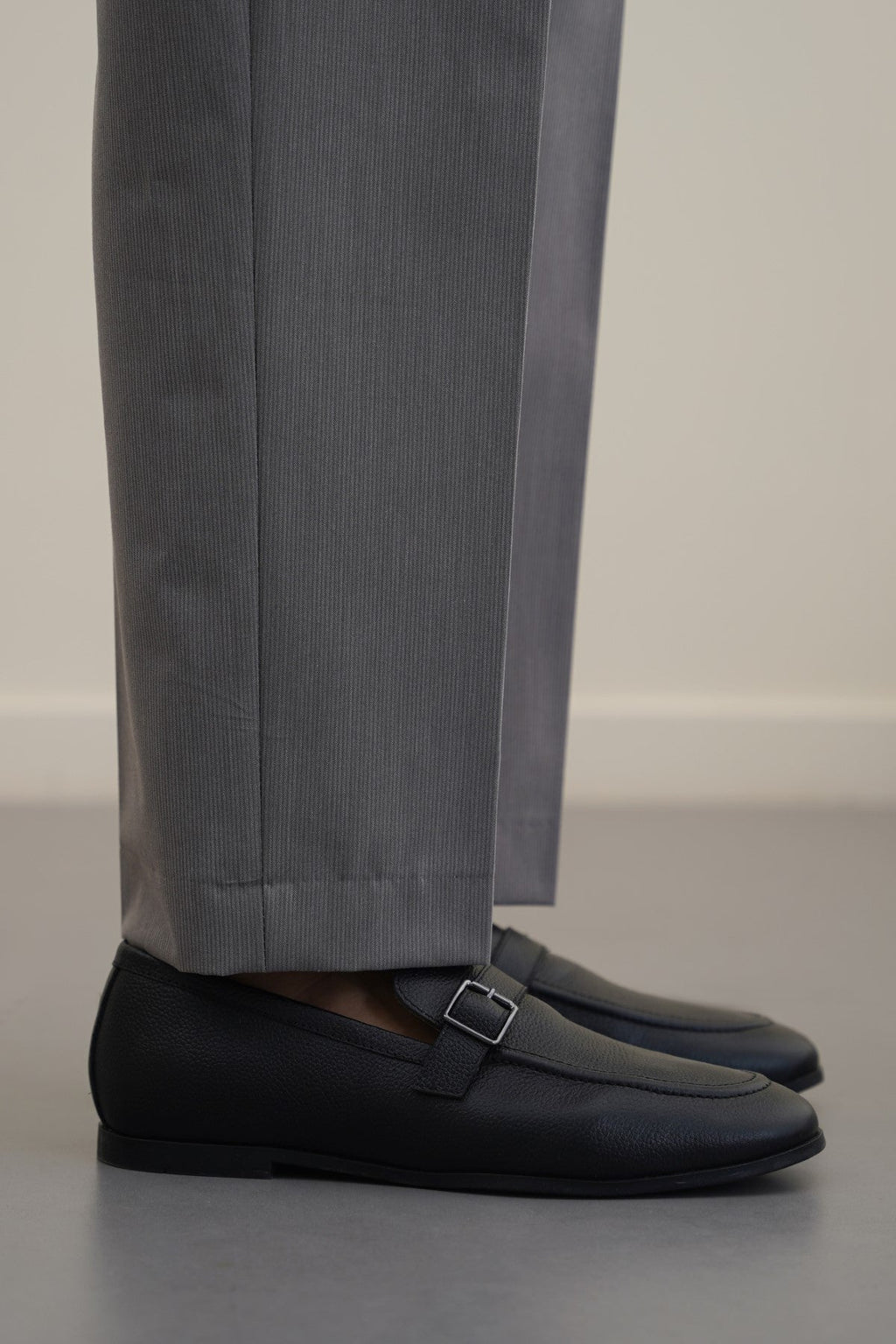 BLACK SMART BUCKLE LOAFERS