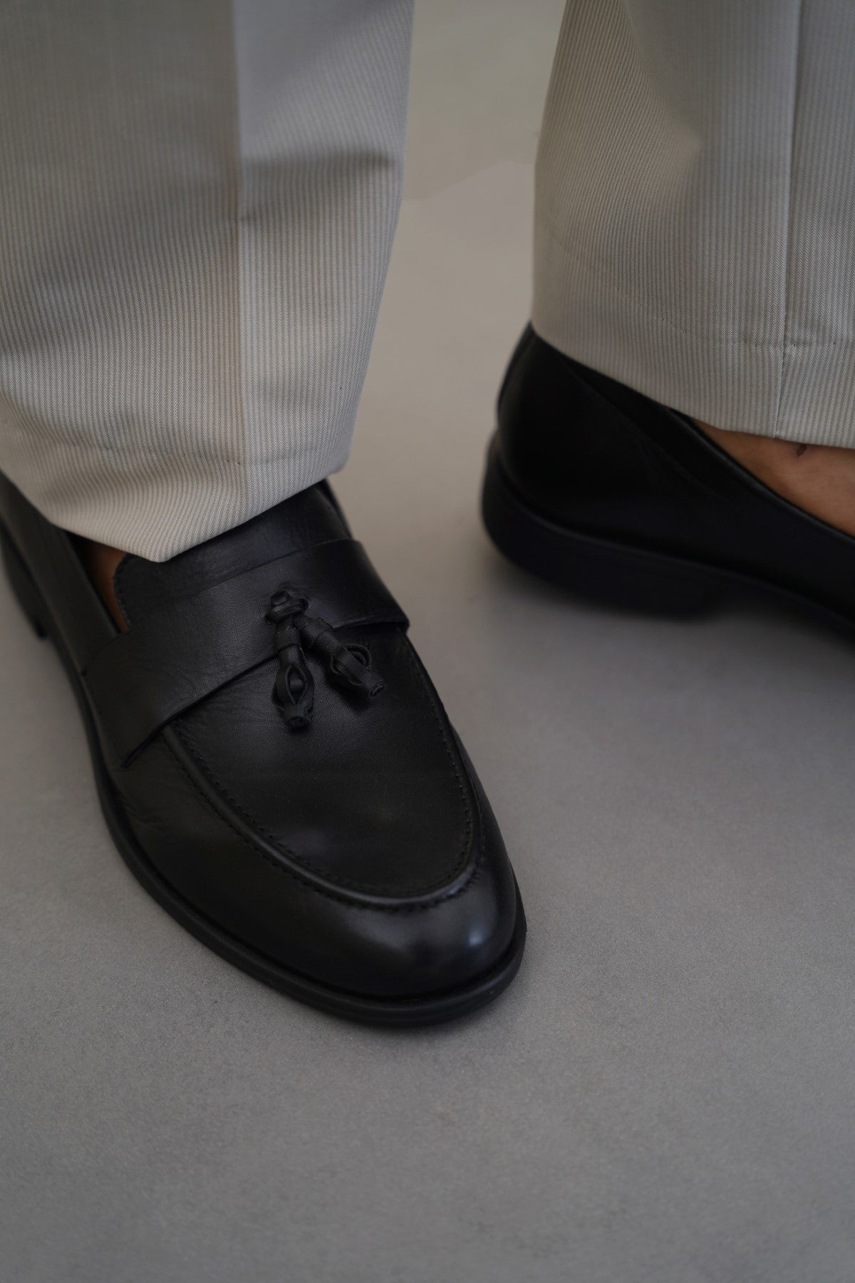 BLACK TASSEL LEATHER LOAFERS