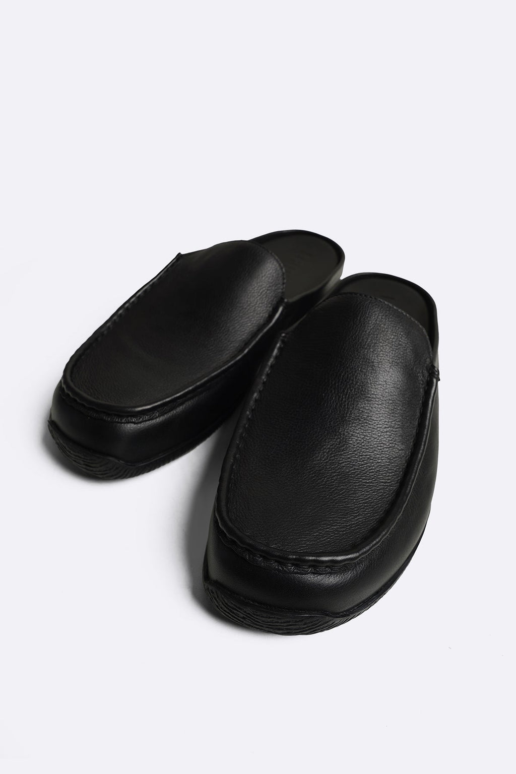 BLACK COMFORT LEATHER CLOGS