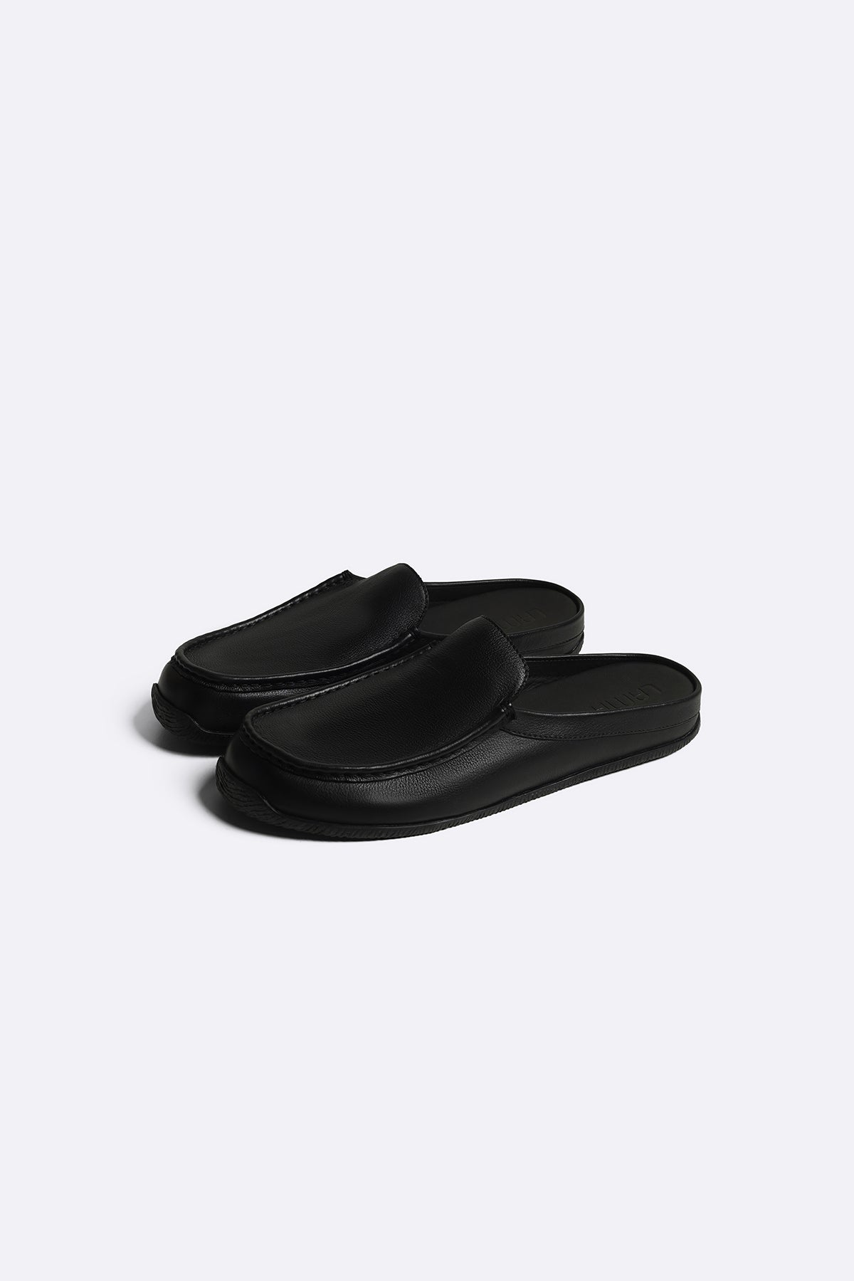 BLACK COMFORT LEATHER CLOGS