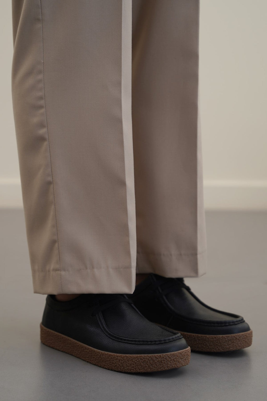BLACK CASUAL MOC-TOE SHOES