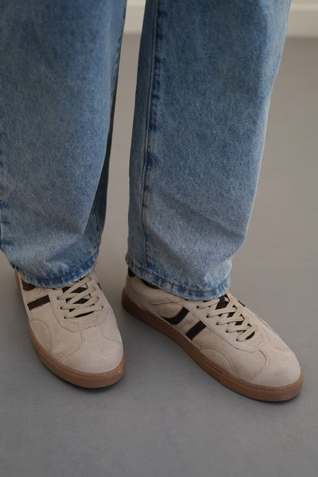 BEIGE SUEDE SKATE SNEAKERS