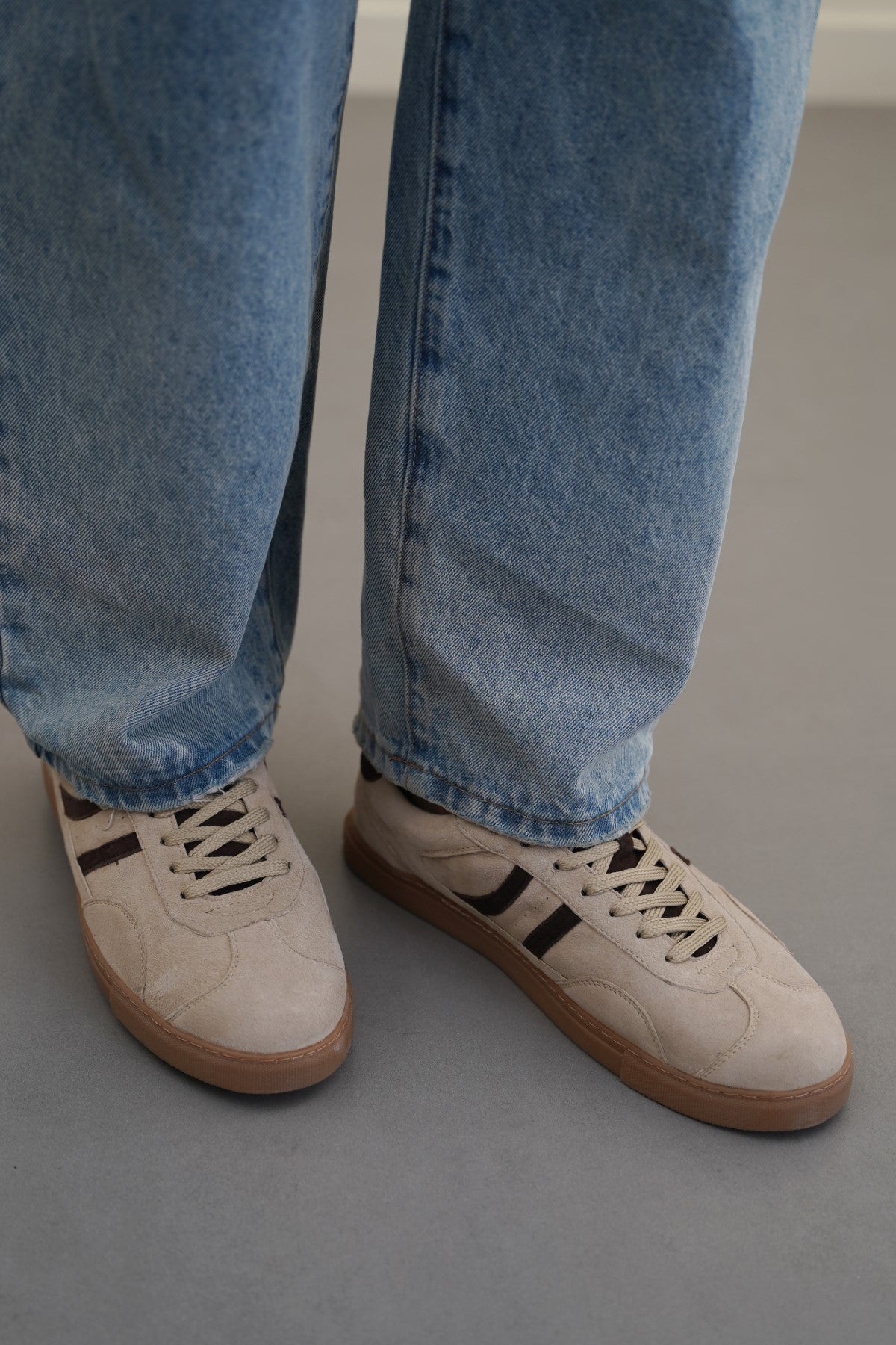 BEIGE SUEDE SKATE SNEAKERS