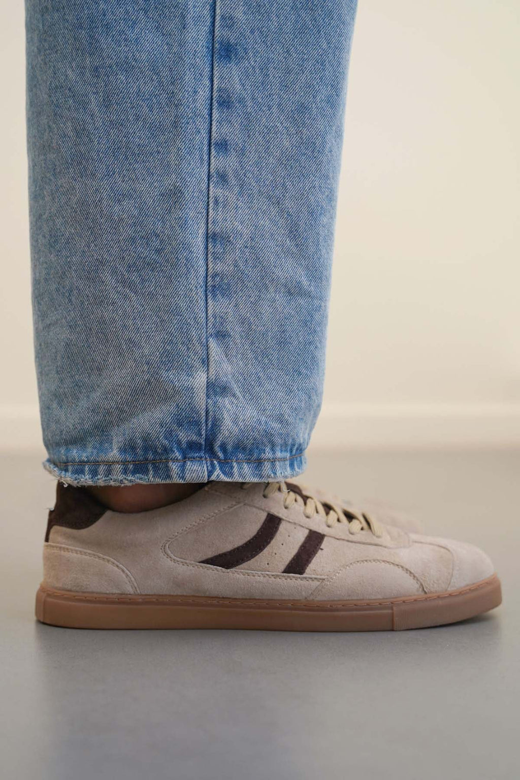 BEIGE SUEDE SKATE SNEAKERS