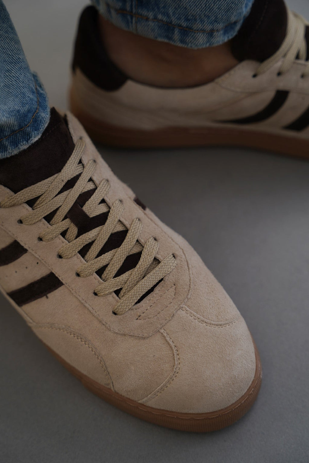 BEIGE SUEDE SKATE SNEAKERS