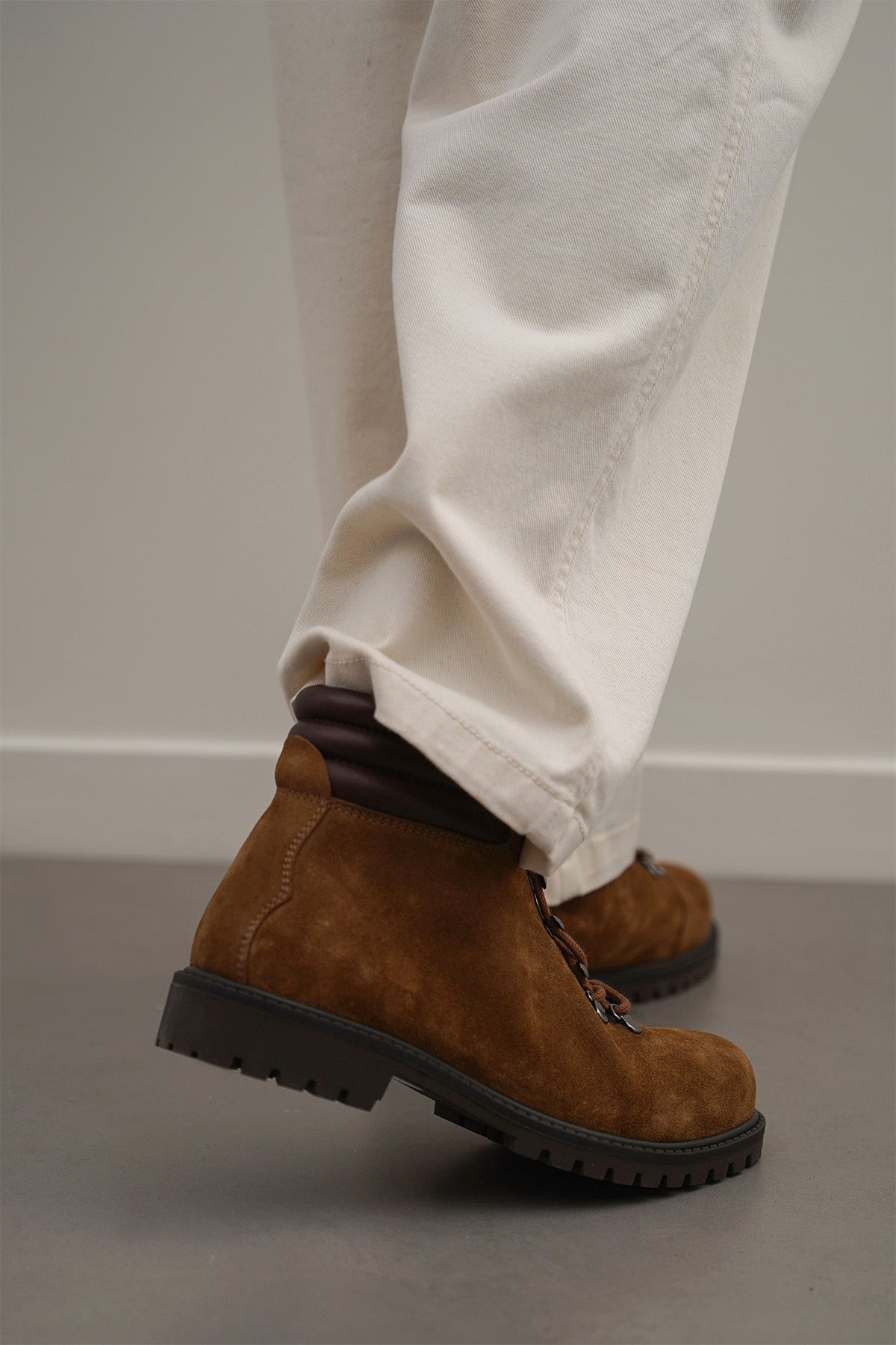 BROWN LEATHER URBAN HIKERS