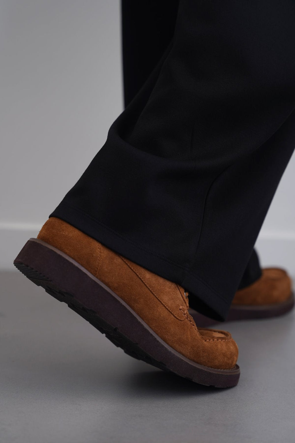 BROWN SUEDE HIGH-ANKLE BOOT