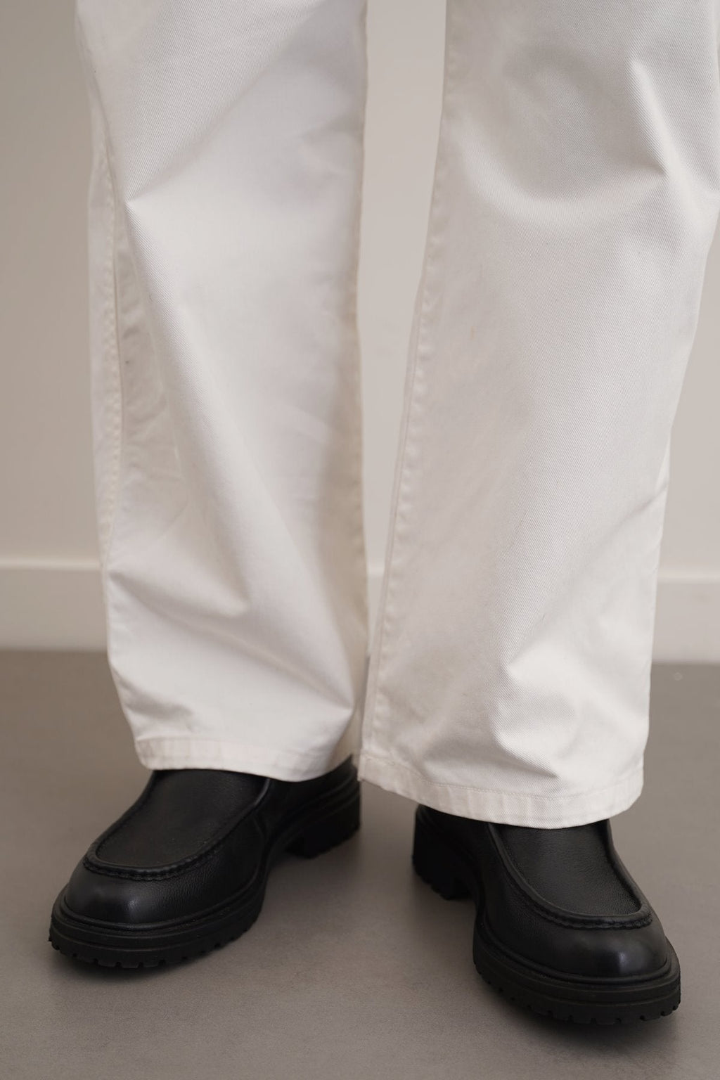 BLACK LEATHER MOC-TOE SHOES