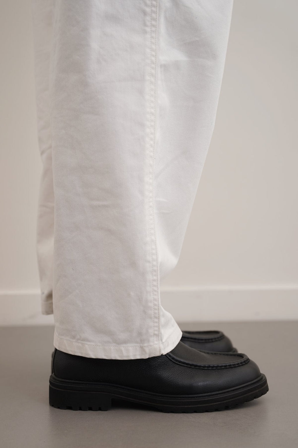 BLACK LEATHER MOC-TOE SHOES